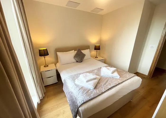 Blue Sky Apartments@Guildford Town Centre