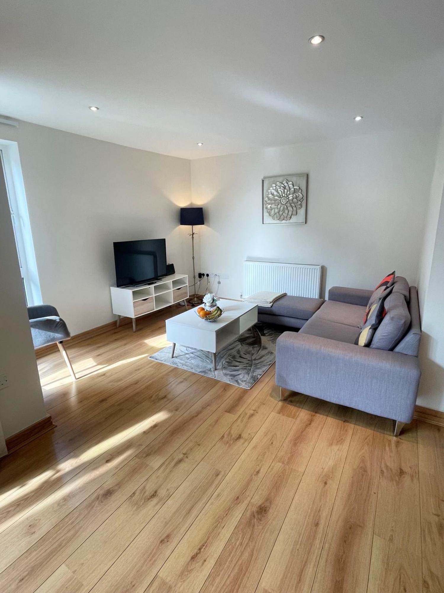 Blue Sky Apartments@guildford Town Centre *