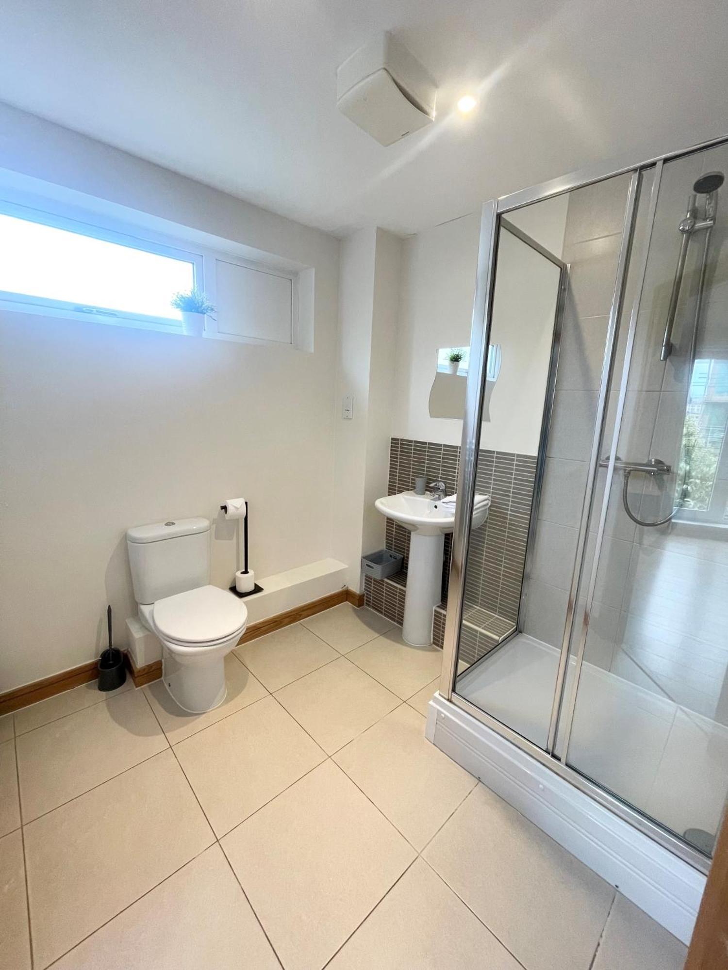 Blue Sky Apartments@guildford Town Centre